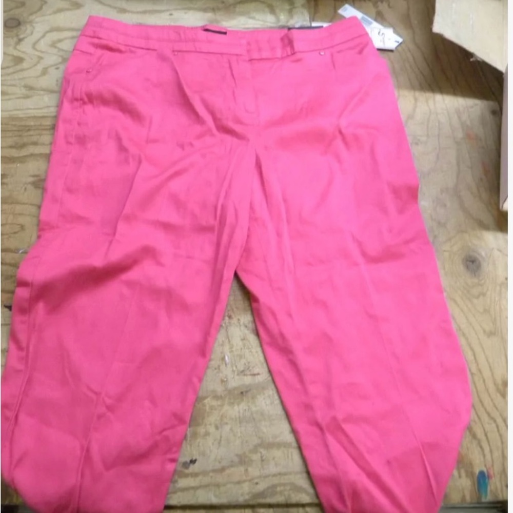 Floral top and capris - Picture 3 of 5